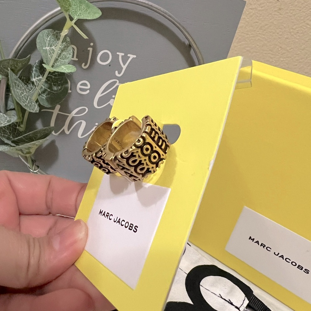 ❌SOLD❌ New Marc Jacobs Monogram Hoops Earrings - Picture 2 of 6